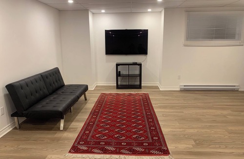 Valleyfield House | Spacious basement in nice area