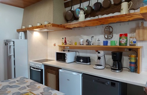La Bazoche-Gouet Cottage | Spacieuse Maison Familiale: Jardin Clos, 9 Pers, Bébé, BBQ & Proximité Commerces