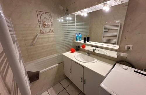 Anzin House | Spacieuse maison avec garage 5 mins valenciennes
