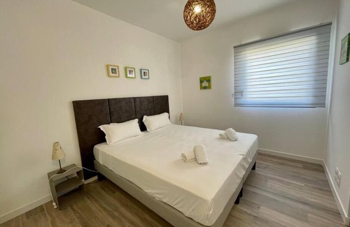 Propriano Apartment | Spacieux appart- 6PERS- VUE MER- 2 min de la plage