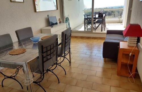 Le Couchant Apartment | Spacieux appartement avec terrasse, parking privé, et vue sur la mer - FR-1-716-37