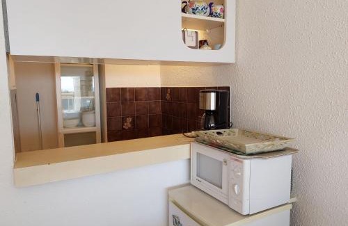 Le Couchant Apartment | Spacieux appartement avec terrasse, parking privé, et vue sur la mer - FR-1-716-37