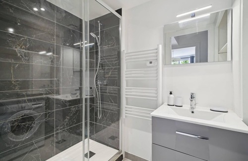 Zola - Pressense Apartment | Spacieux deux chambres Charpennes Villeurbanne