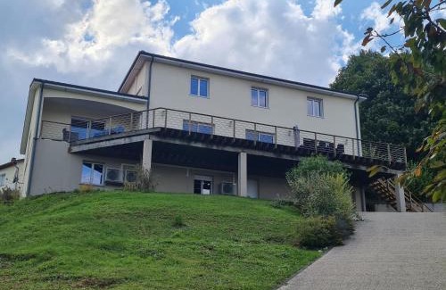 Favieres House | Spacieux gîte contemporain avec terrasse panoramique et piscine chauffée - FR-1-584-373