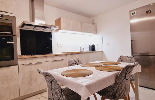 Brotteaux Apartment | Spacieux, lumineux, chic ,60m2 au coeur du Lyon 6ème -Quartier Foch- avec grand balcon
