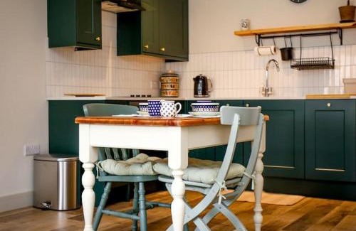 Charlbury Apartment | Spacious 1-bed apartment with super king or twin in central Charlbury, Cotswolds