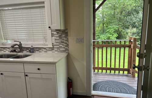 Silver Lake House | Spacious 1 bedroom apartment 2 mins to shopping malls and restaurants