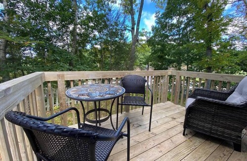 Edgecomb Cottage | Spacious 1 Bedroom Cottage Close to Everything 1