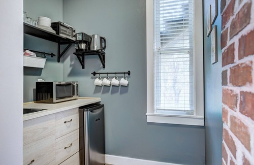 Lunenburg Apartment | Spacious 1-Bedroom King Bed Suite w/Outdoor Deck (Suite 3)
