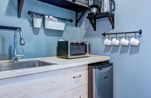 Lunenburg Apartment | Spacious 1-Bedroom King Bed Suite w/Outdoor Deck (Suite 3)