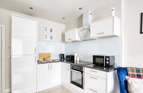 Gabalfa Apartment | Spacious 1 Bedroom Near Hospital