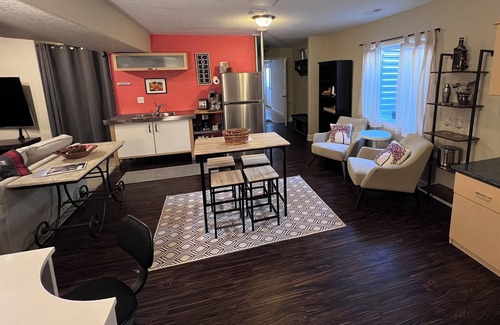 Newlands House | Spacious 1-bedroom near downtown Boulder, Hiking Trails, and CU Campus.