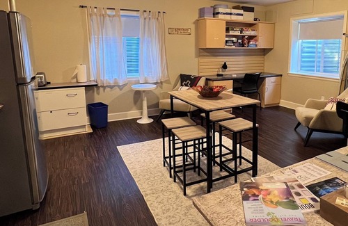 Newlands House | Spacious 1-bedroom near downtown Boulder, Hiking Trails, and CU Campus.