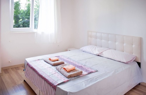 Sarsu Mahallesi Apartment | Spacious 1 bedroom with pool and mountain view