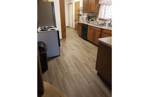 Bismarck Apartment | Spacious 1 BR Apartment located above a Salon.