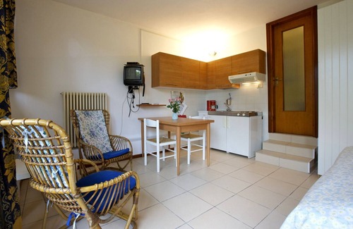 Porto Valtravaglia Apartment | Spacious 1-room apartment with about 1. 300 m² large well-kept garden plot