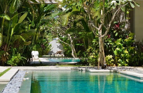 Laksmana Villa | Spacious 10BR Luxury Villa Located In Eat St, Seminyak! 7Min Walk To The Beach!