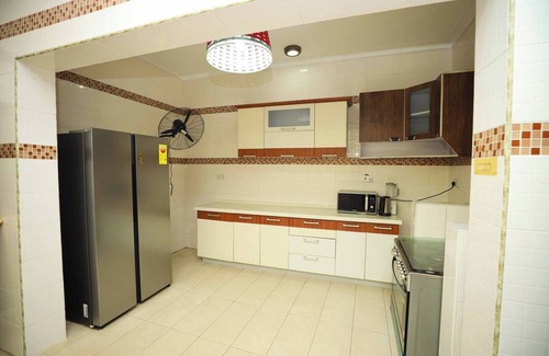 Labone House | Spacious 12-bedroom house with WiFi and AC in Cantonments, Accra