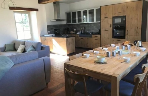 Les Herbiers Cottage | Spacious 18th Century Home with Pool & Leisure Room, Sleeps 10