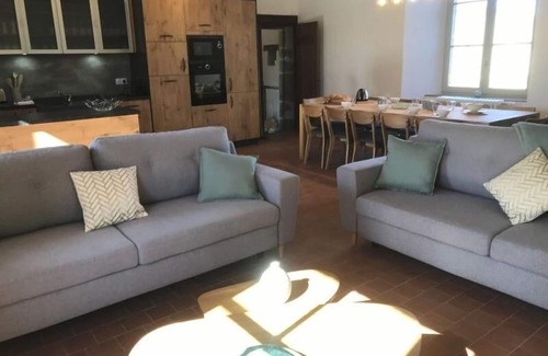 Les Herbiers Cottage | Spacious 18th Century Home with Pool & Leisure Room, Sleeps 10
