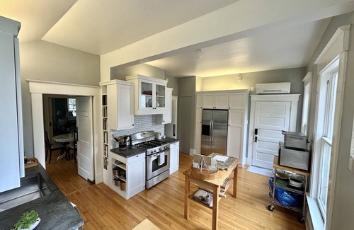 Duckpond House | Spacious 1912 Duckpond home in the heart of Downtown★