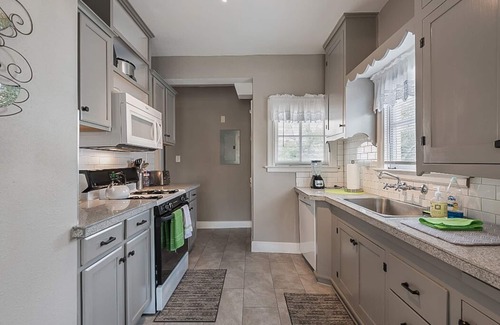 Jefferson Apartment | Spacious (2/1, 1100 sqf) - 5 -15 minutes to Airport, Downtown, SeaWorld, etc.