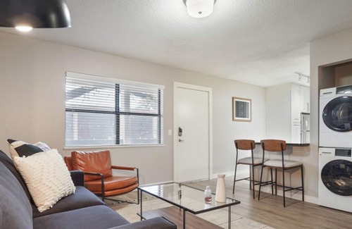 Brentwood Apartment | Spacious 2 Apt Combo | Sleeps 12 + Pool and Pets
