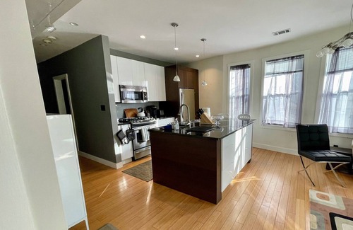Central Square Apartment | Spacious 2 BDR with full kitchen and in-unit laundry - Central Square Cambridge