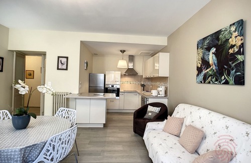 Lamalou-les-Bains Apartment | Spacious 2-Bedroom Apartment with Modern Amenities, 50m from City Center and Thermes in Lamalou