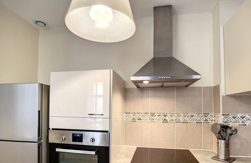 Lamalou-les-Bains Apartment | Spacious 2-Bedroom Apartment with Modern Amenities, 50m from City Center and Thermes in Lamalou