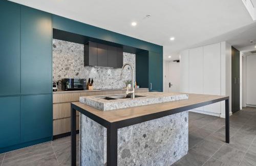 North Fremantle Apartment | Spacious 2-Bed Apartment with Rooftop Views