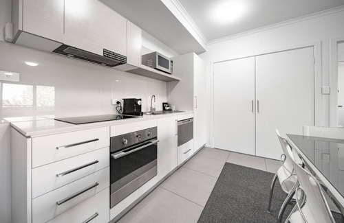 Greenway Apartment | Spacious 2-Bed Conveniently by Lake Tuggeranong