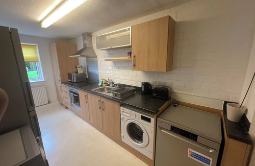 Uxbridge North Apartment | Spacious 2-bed ground floor apartment near Heathrow with free parking for 2 cars