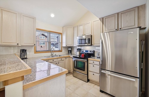 Frisco House | Spacious 2-bed Moose Xing townhome in Frisco, CO with mountain views, sleeps 6 guests.