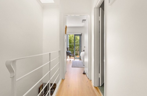 Erskineville Apartment | Spacious 2-Bed Townhouse with a Lush Courtyard