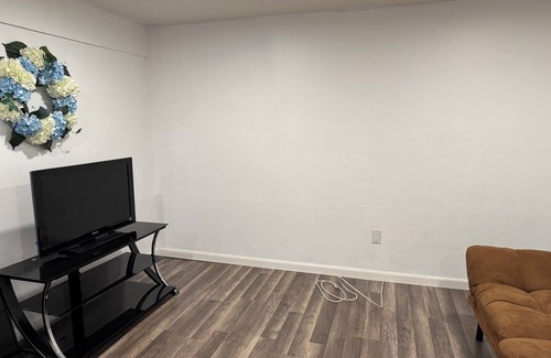 Smithtown Apartment | Spacious 2-bedroom apartment with WiFi, AC in wonderful Hauppauge/Smithtown