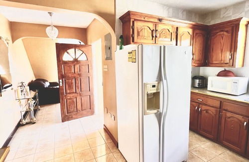 Salt Gut Apartment | Spacious 2 Bedroom Apartment located in Boscobel, 5 minute drive to Ochi Airport