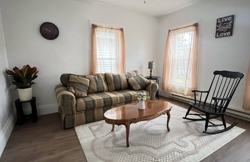 Warren Apartment | Spacious 2 bedroom apartment