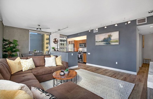 East Village Condo | Spacious 2 Bedroom Condo in the Heart of Downtown!