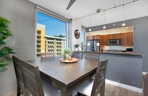 East Village Condo | Spacious 2 Bedroom Condo in the Heart of Downtown!