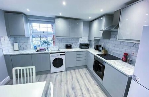 Harringay Apartment | Spacious 2-Bedroom Flat/London - F3