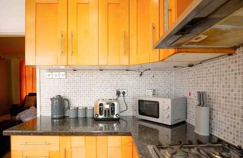 Belvedere House | Spacious 2-Bedroom House in Belvedere With Parking