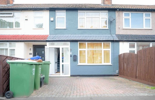 Belvedere House | Spacious 2-Bedroom House in Belvedere With Parking