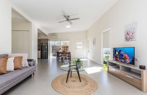 Cessnock House | Spacious 2 Bedroom & Parking Near Central Cessnock
