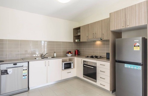 Cessnock House | Spacious 2 Bedroom & Parking Near Central Cessnock