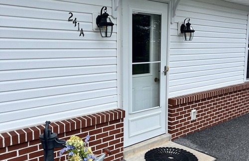 Witmer Cottage | Spacious 2-bedroom cottage ideal for Scrapbooking and Quilting retreats.
