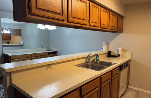 Richardson House | Spacious 2 Bedroom House | Everything within 4 mins Drive