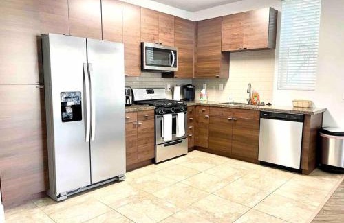 Marina del Rey Apartment | Spacious 2 Bedroom Venice Beach Villa