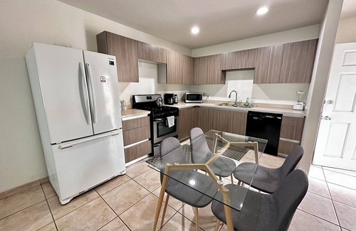 Hollywood House | Spacious 2 beds 2baths home in West Hollywood/Hollywood area!