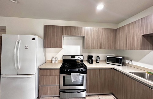 Hollywood House | Spacious 2 beds 2baths home in West Hollywood/Hollywood area!